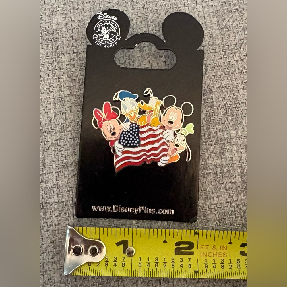 WDW Walt DISNEY World PIN 2010 Mickey and Friends with American Flag PP #77145